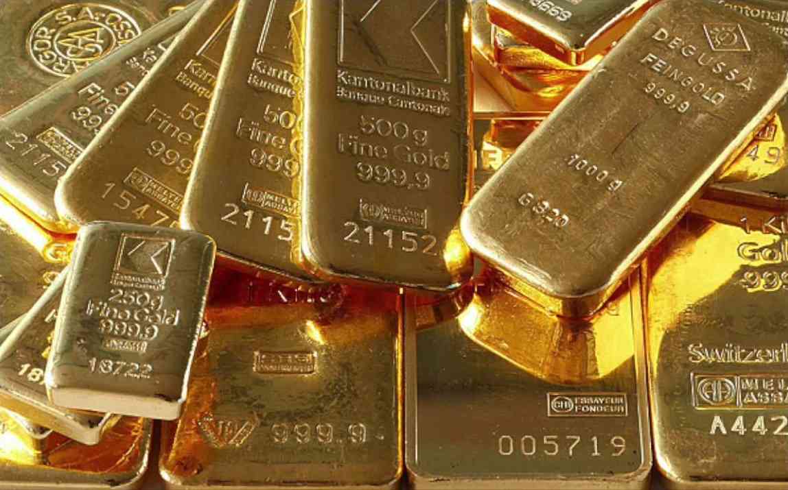 Золото остается стабильным активом на фоне смягчающихся планов ФРС и геополитической напряженности